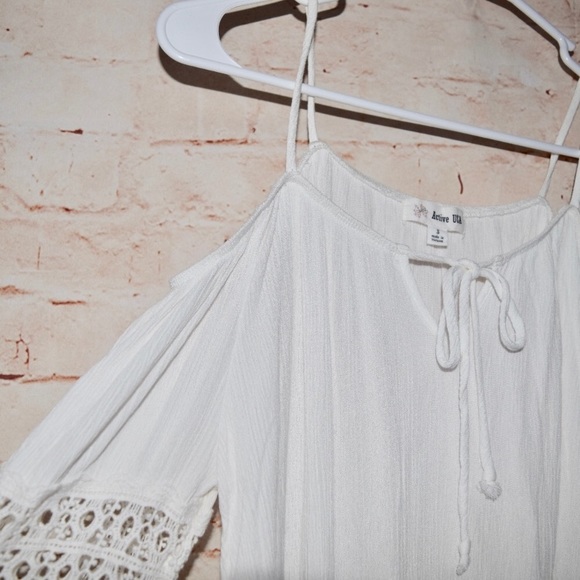 Active USA Boho Cold Shoulder Blouse. - Picture 2 of 5